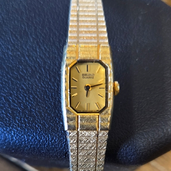Seiko Gold Women's Quartz Watch - Picture 1 of 4